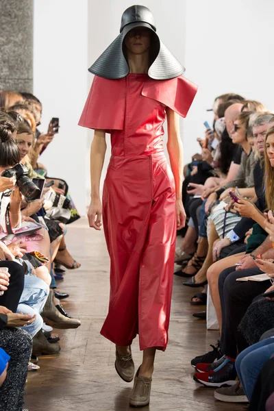 Look 9